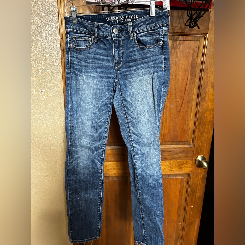 Women’s American eagle straight low rise size 4